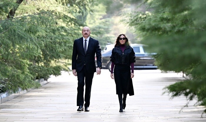 Prezident və xanımı vida mərasiminə əklil göndərdi