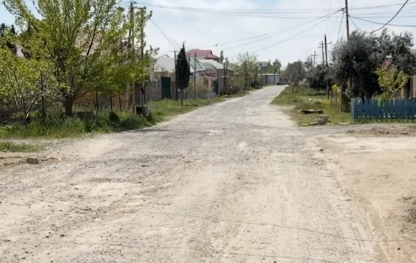 "Asfalt yoxdur, marşrut da pis vəziyyətdədir" - Yol problemi sakinlərin kabusuna çevrilib - VİDEO