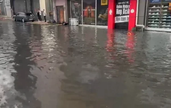 İstanbul küçələrində sel: Həyat iflic oldu - FOTO
