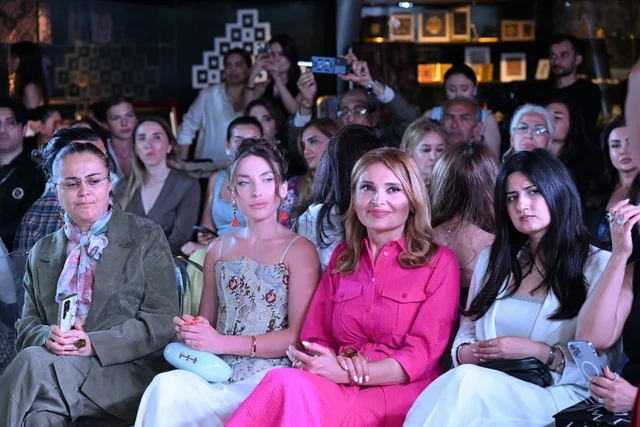 Azərbaycan Milli Xalça Muzeyində "Zamanın naxışları" moda nümayişi təşkil olunub - FOTO