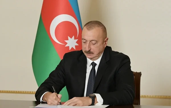 İlham Əliyev Müdafiə Nazirliyinin hərbçilərini təltif edib