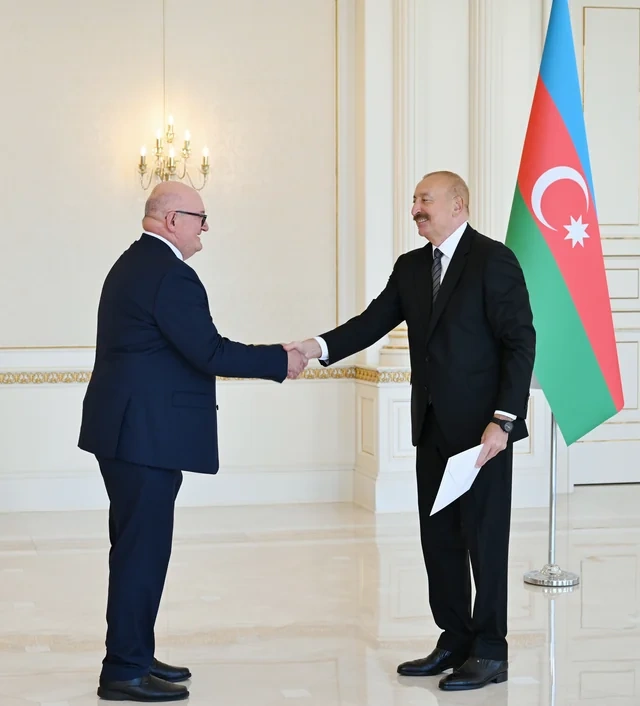 İlham Əliyev Böyük Britaniyanın Azərbaycana yeni təyin olunmuş səfirini qəbul edib - FOTO