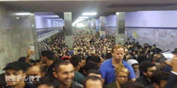 Metroda nə baş verib? - Video