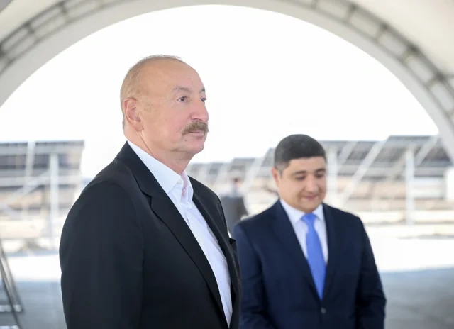 Prezident Naxçıvan şəhərində "Şəms 1" və "Qərbi Üfüq" Günəş Elektrik stansiyalarında görülən işlərlə tanış olub - FOTO