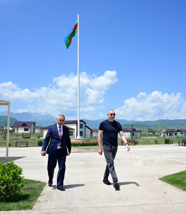 Prezident İlham Əliyev Xocalıda hərbi qulluqçular üçün nəzərdə tutulan fərdi evlərdə yaradılmış şəraitlə tanış olub
