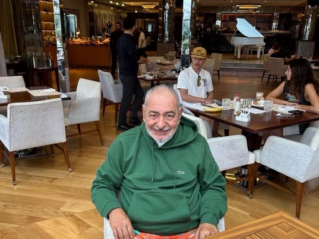 Məşhur türkiyəli teleaparıcı Reha Muhtar xəstəxanaya yerləşdirildi - FOTO