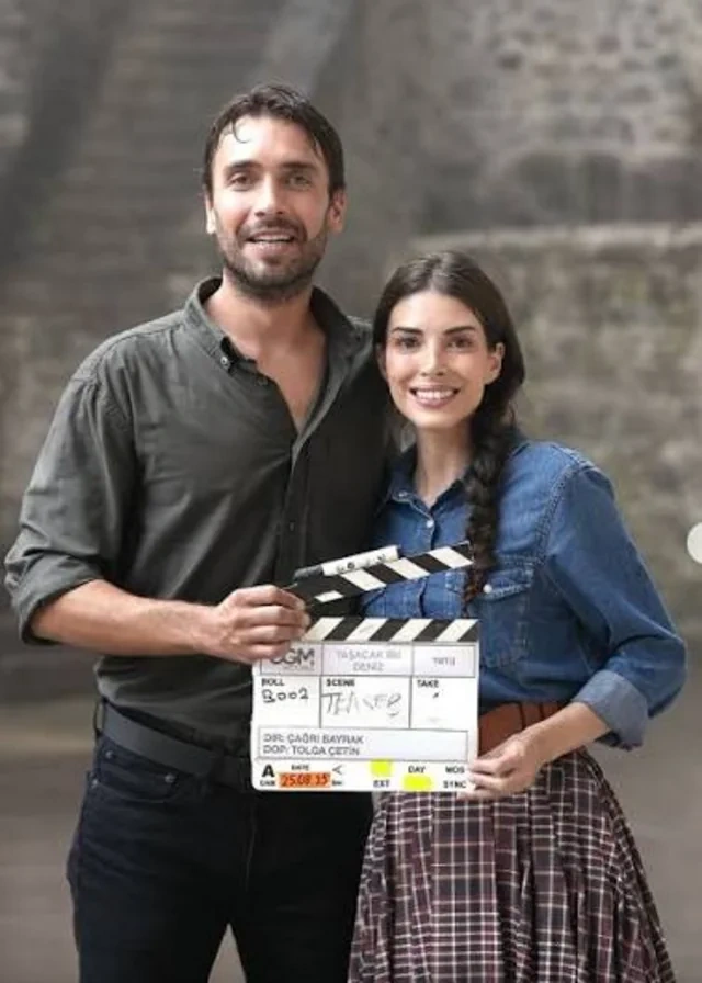 Türkiyənin məşhur "Taşacak bu deniz" serialının "Esme"si boşanır - FOTO