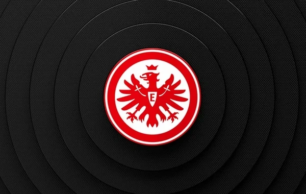 "Ayntraxt Frankfurt" "Qarabağ"la oyundan əvvəl daha üç məşqçisi ilə yollarını ayırdı