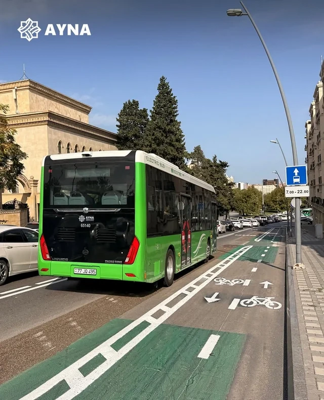 Paytaxtda iki küçədə avtobuslar üçün xüsusi zolaqlar təşkil edildi - Foto