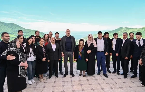 Prezidentin sosial şəbəkə hesablarında Şuşanın Böyük Qaladərəsi kəndinin sakinləri ilə görüşü barədə paylaşım edilib