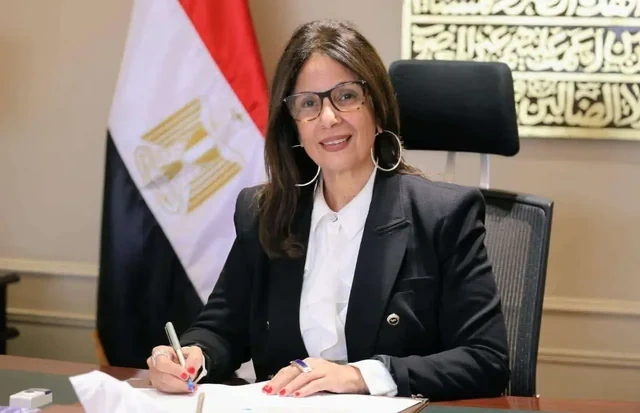 Misirin mədəniyyət naziri plagiat ittihamlarından sonra istefa verdi