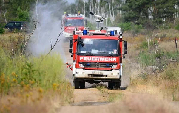 Almaniyada döyüş sursatları poliqonunda yanğın baş verib, yüzlərlə insan təxliyə edilib