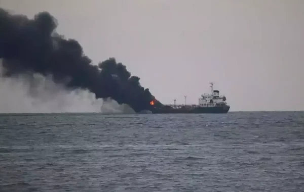 Oman sahillərində tanker vurulub