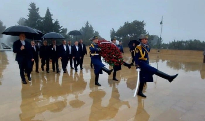 Arakçı Şəhidlər xiyabanını ziyarət etdi - Foto