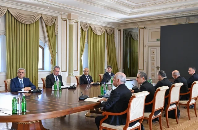 Prezident İlham Əliyev müşavirə keçirdi