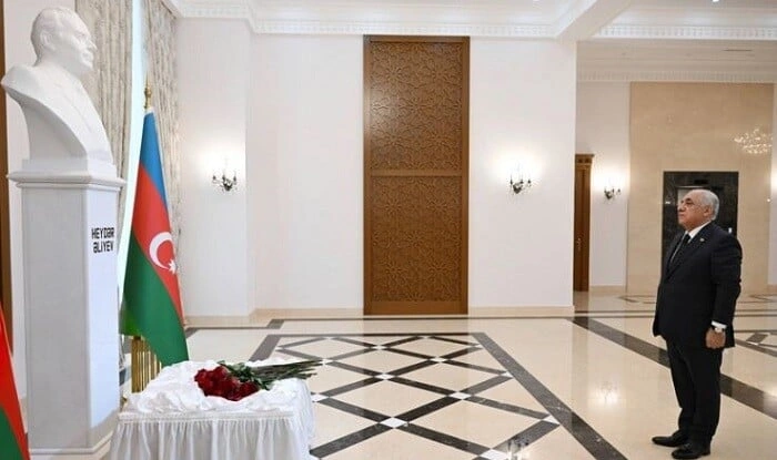 Əsədov Aşqabadda Heydər Əliyevin xatirəsini yad etdi - Foto