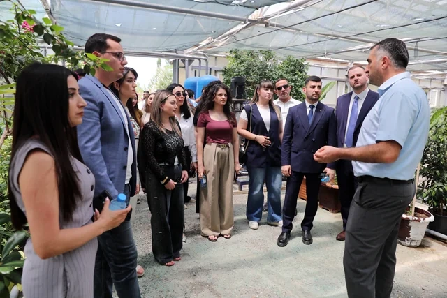 Gənc media nümayəndələri SOCAR-ın yaşıl enerji planı ilə tanış oldular - FOTO