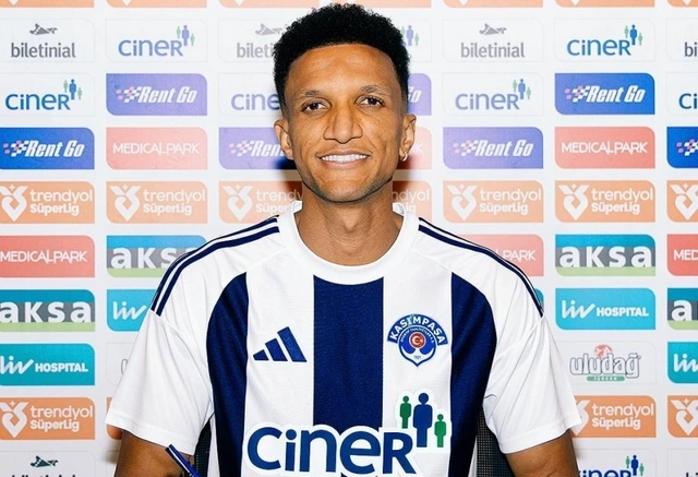 "Kasımpaşa" "Fənərbağça"nın daha bir futbolçusunu transfer edib