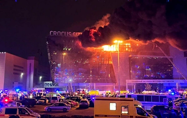 "Crocus" terrorçusu "kobud şəkildə" saxlanılmasından şikayətlənib