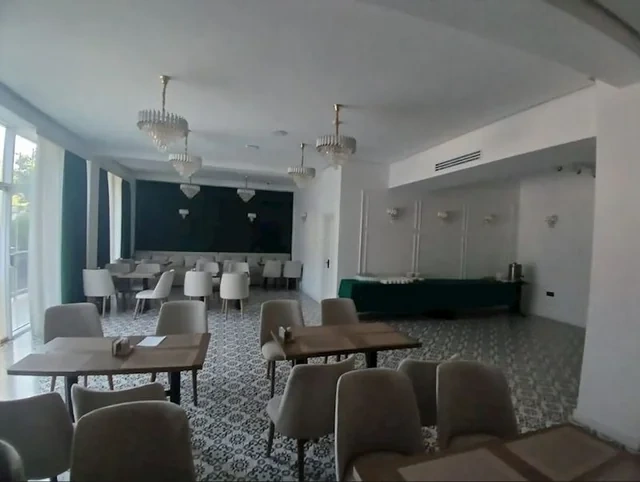Sabiq komitə sədrinin tikdirdiyi hotel müsadirə olunaraq satışa çıxarıldı - Foto