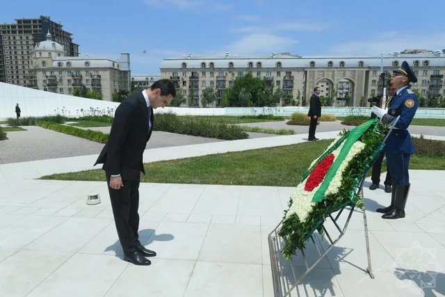 Türkmənistan prezidenti Zəfər parkını ziyarət edib - FOTO