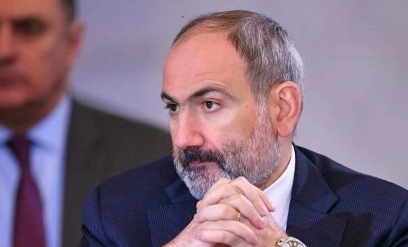 Paşinyan “Ermənistan”ı kəsməkdən imtina etdi - Video