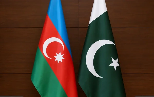 Ceyhun Bayramov İshaq Darla görüşdü: Strateji tərəfdaşlıq müzakirə edildi