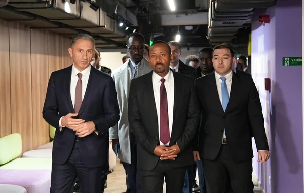 Efiopiyanın baş naziri "AI Academy" tədris mərkəzində olub