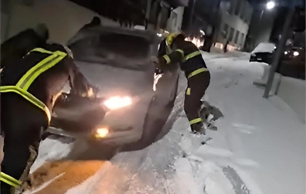 Xankəndidə vətəndaşlar avtomobillərdə köməksiz vəziyyətdə qalıblar