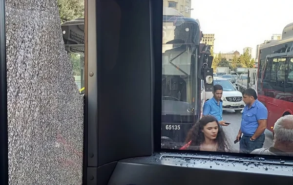 Paytaxtda avtobuslar toqquşdu: Sərnişinlər arasında tanınmış aktyor da var - VİDEO
