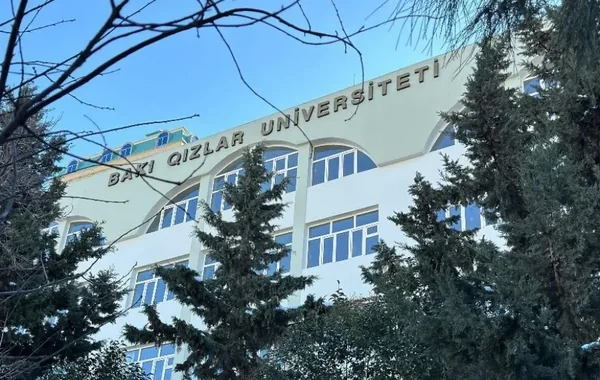 Ləğv edilən Bakı Qızlar Universitetinin müəllimləri ÜSYAN ETDİLƏR: "Faktiki olaraq işsiz qalmışıq" - VİDEO