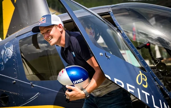 Olimpiya çempionunun 1,1 milyon manatlıq helikopterini OĞURLADILAR