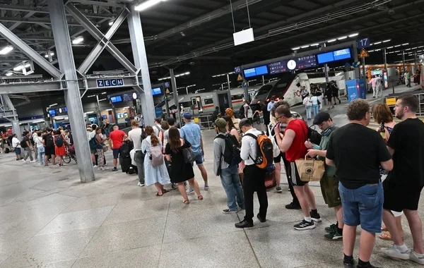 Almaniyada bütün ölkə üzrə qatar səfərləri dayandırılıb