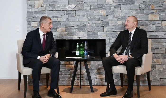 İlham Əliyev Davosda Çexiyanın baş naziri ilə görüşdü