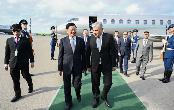 Laos prezidenti Azərbaycana rəsmi səfərə gəlib - Foto