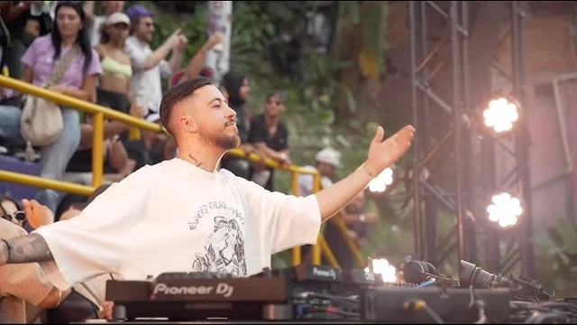 Dünyaca məşhur DJ Mahmut Orhan öz kəndində konsert verdi, gündəm oldu - FOTO - VİDEO
