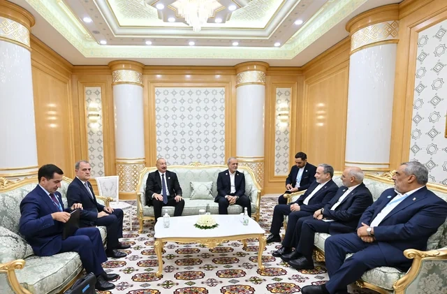 Türkmənbaşı şəhərində İlham Əliyevin Məsud Pezeşkianla görüşü keçirilib - Foto/Video