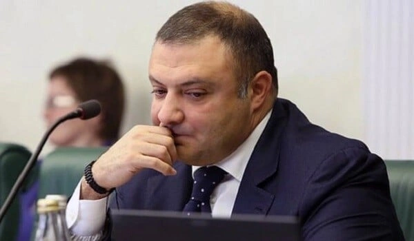 Bakı ermənisi olan senator qiyabi həbs olundu