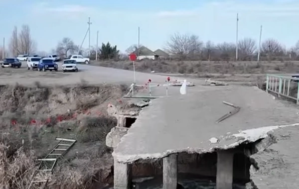 Sabirabadda uçan körpü sakinlərin nəqliyyat əlaqəsini kəsib
