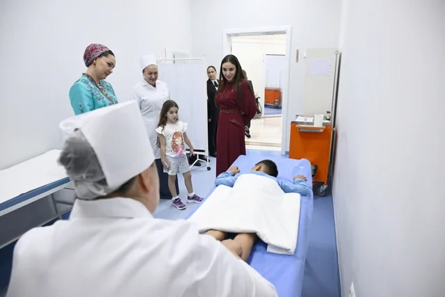 Leyla Əliyeva Arkadağ şəhərində Uşaq Sağlamlığı və Reabilitasiya Mərkəzinin fəaliyyəti ilə tanış olub - Foto