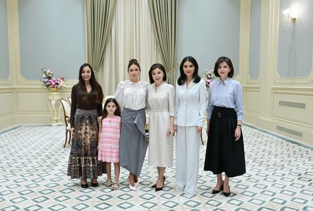 Daşkənddə Azərbaycanın və Özbəkistanın birinci xanımlarının çay masası əsnasında təkbətək görüşü olub - FOTO