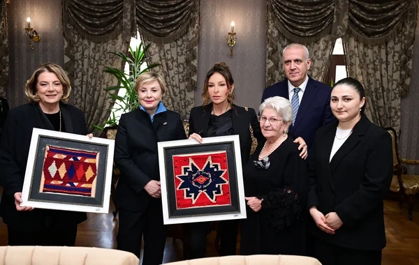 Mehriban Əliyeva Tbilisidə Mirzə Fətəli Axundzadə adına Azərbaycan Mədəniyyəti Muzeyi ilə tanış olub - FOTO
