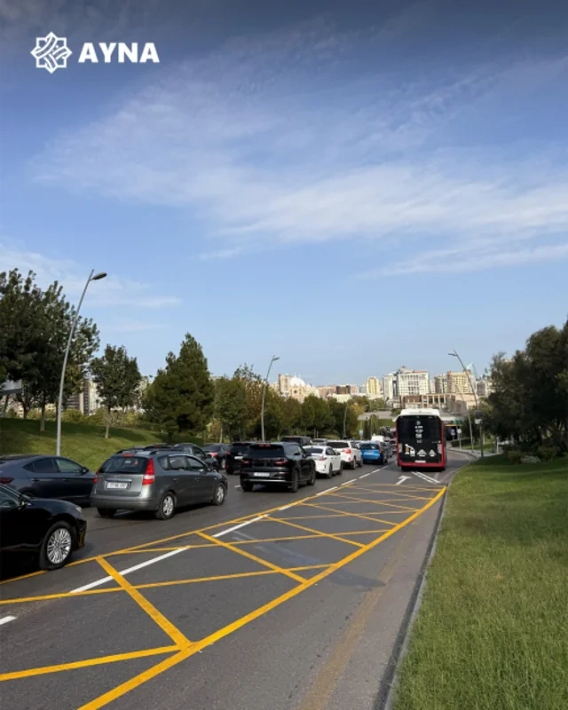 Paytaxtda iki küçədə avtobuslar üçün xüsusi zolaqlar təşkil edildi - Foto