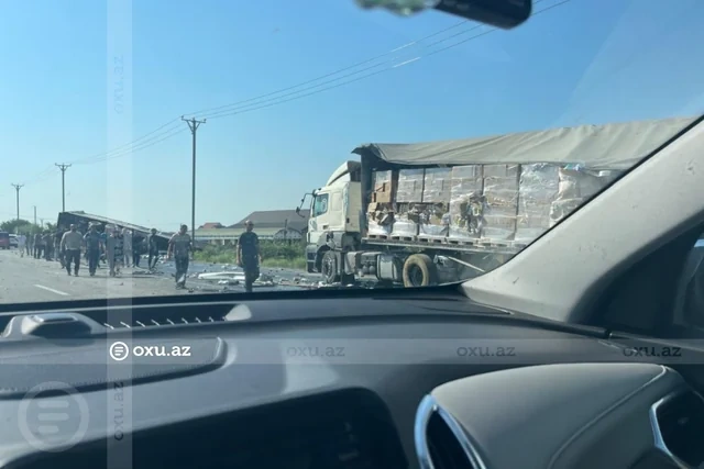 Kürdəmirdə yük avtomobili aşdı - FOTO