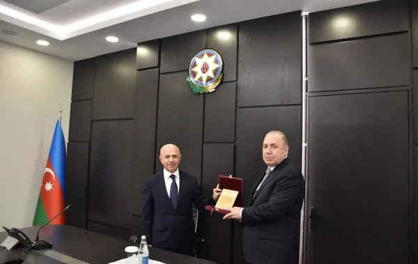 Tanınmış hakim təqaüdə göndərildi