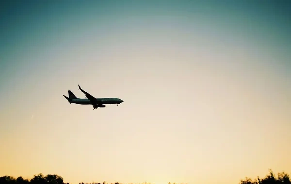 Küveyt İranın hücumlarına görə hava məkanını bağladı