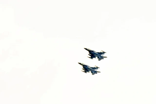 Azərbaycan və BƏƏ pilotlarından havada döyüş manevrləri - Foto/Video