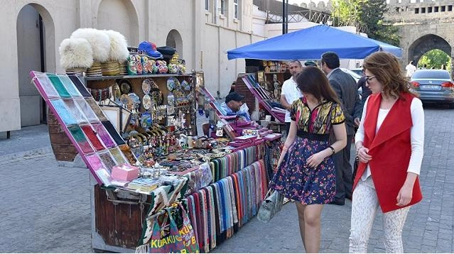 Azərbaycana gələn əcnəbilərin sayı azaldı