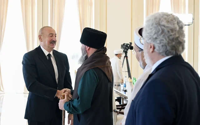 İlham Əliyev Bakıda keçirilən beynəlxalq konfransların iştirakçılarını qəbul edib - FOTO
