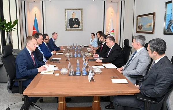 SOCAR və "Shell" şirkətləri süni intellektin tətbiqi sahəsində əməkdaşlıq imkanlarını nəzərdən keçiriblər